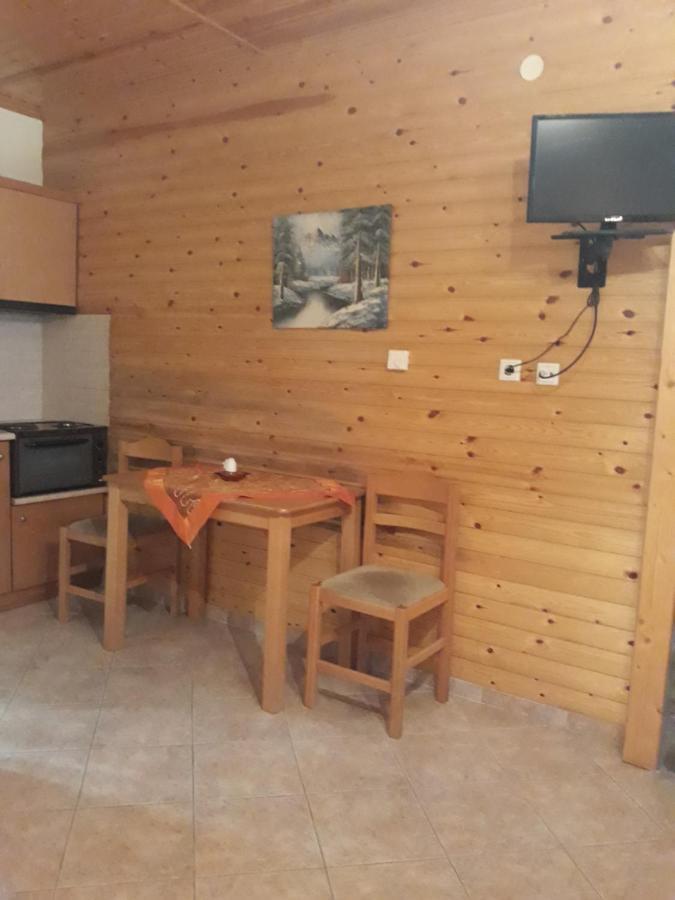To Konaki Káto Loutrákion Exteriör bild